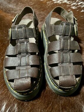 Dr. Martens WRENLIE GRIZZLY LEATHER FISHERMAN SANDALS